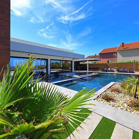 Beautiful Sun Ray Villa