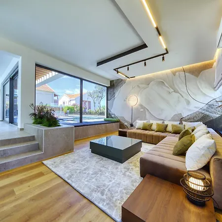 Beautiful Sun Ray Villa *