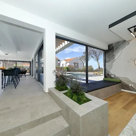 Villa Beautiful Sun Ray *