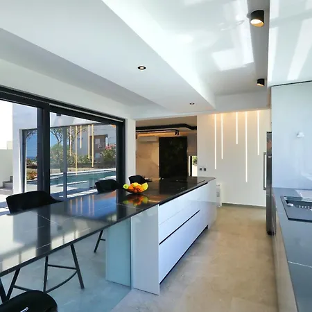Beautiful Sun Ray Villa *