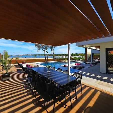 Beautiful Sun Ray Villa *